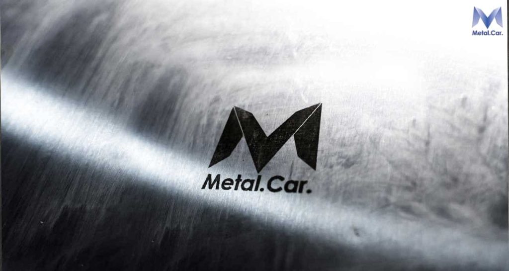 Metal.Car. logo su lamiera