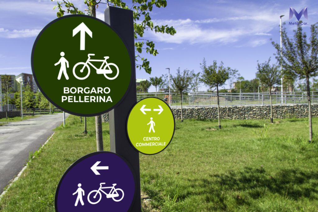 totem-segnaletico-con-grafica-1030×687-1-1024×683