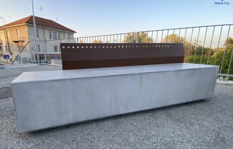 panca-cemento-e-metallo-1030×773-1